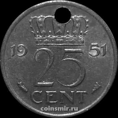 25 центов 1951 Нидерланды. Отверстие в монете.
