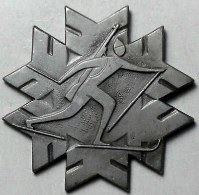 Значок Биатлон. VIII зимняя спартакиада профсоюзов СССР 1975 года.