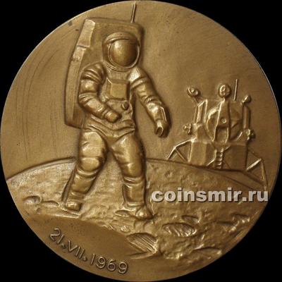 Настольная медаль. Первый человек на Луне. Н. Армстронг. ММД.