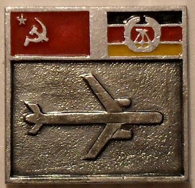 Значок Международные полеты СССР-ГДР. 22х21 мм.