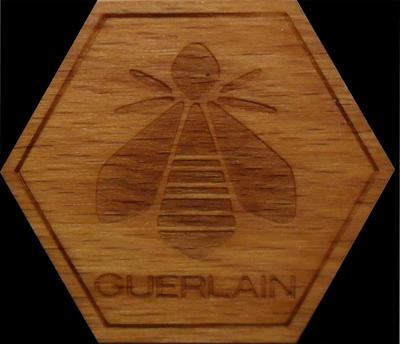 Значок Guerlain.
